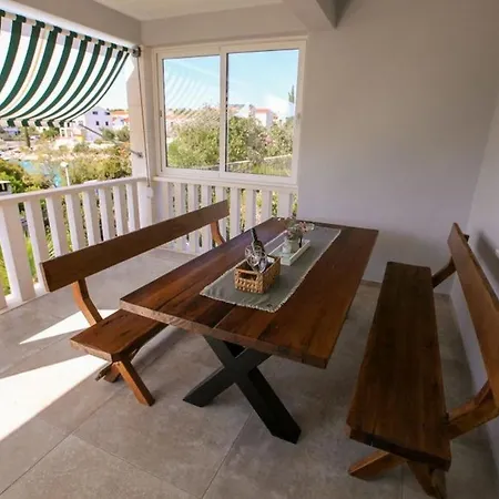 Apartment By The Sea - 4805