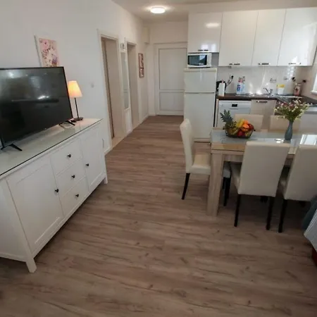 By The Sea - 4805 Apartman